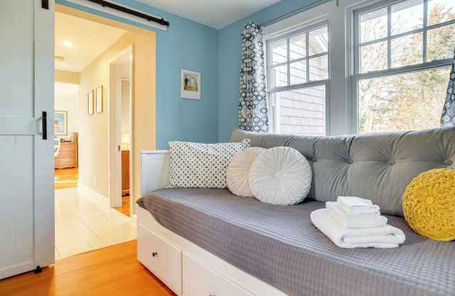 Walk to Monument Beach: Cape Cod Cottage w/Grill