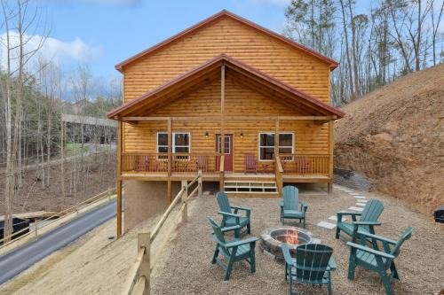 Welcome to "4 Da Bears" – Your Luxurious Smoky Mountain Escape!