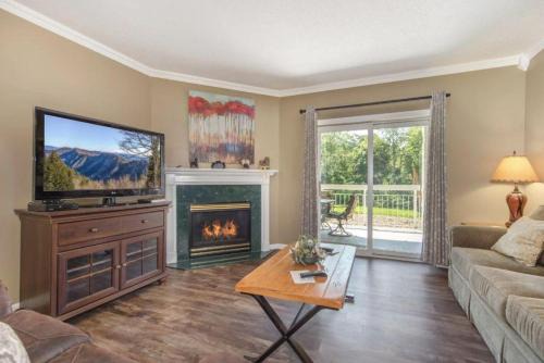 WP413 Heart of Pigeon Forge