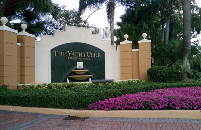 Yacht Club Aventura 2BR + 2BA